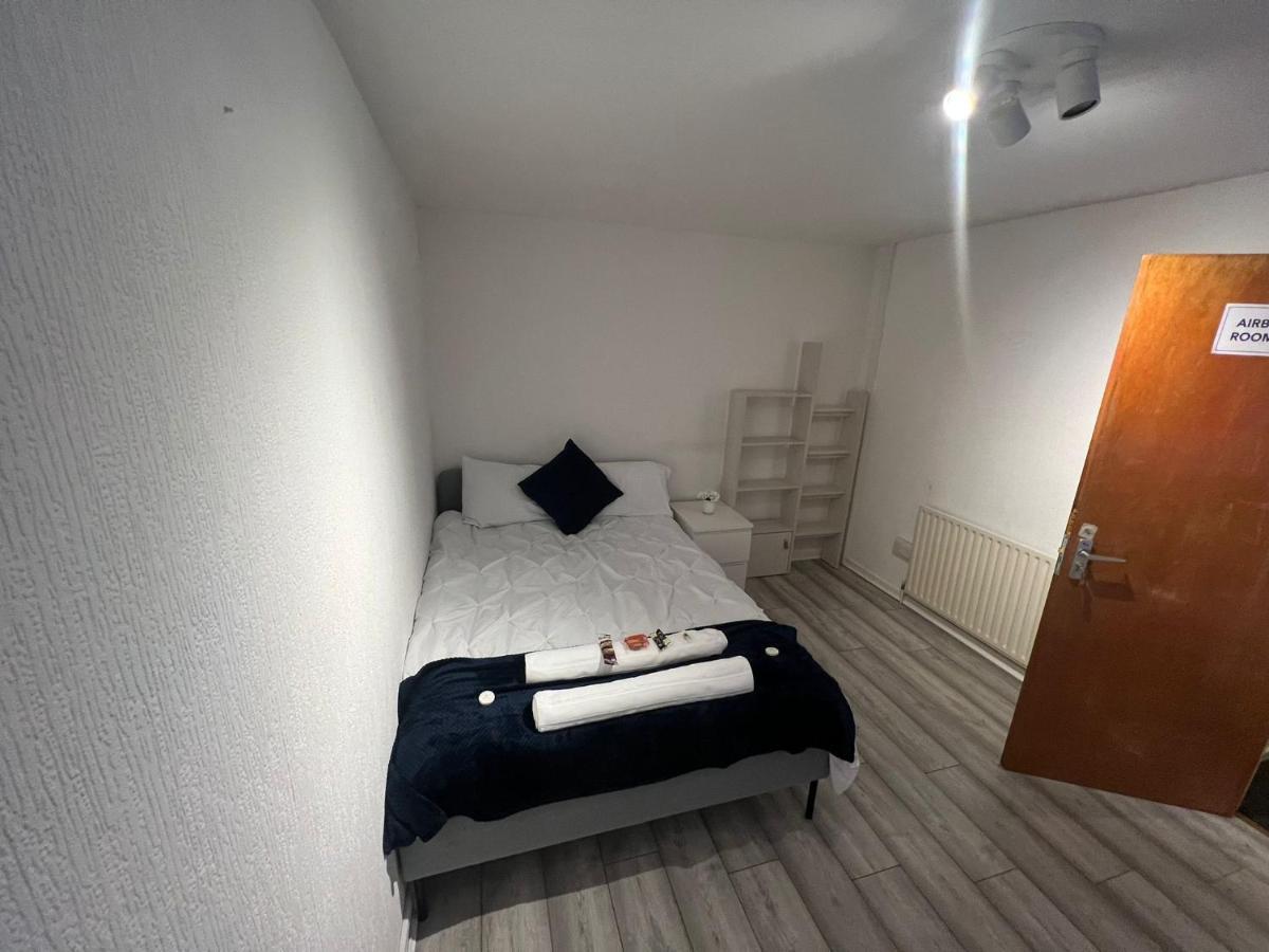 Indulge Hockley Hotel - With Free Front Parking - 10 Min Drive To Birmingham City Centre Bull Ring, Grand Central, Tesco Superstore, Primark & Commonwealth Games Kültér fotó